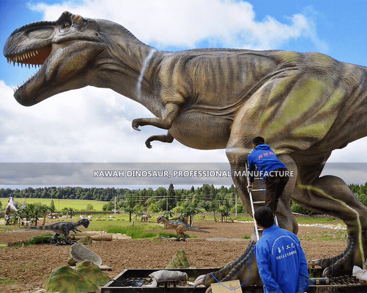 1 15-il metru Animatronic Dinosaur T Rex sit ta 'installazzjoni fir-Russja Dinosaur Park.