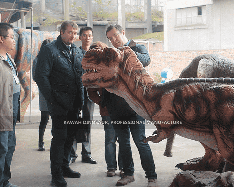 2 Russian customers visit kawah dinosaur factory