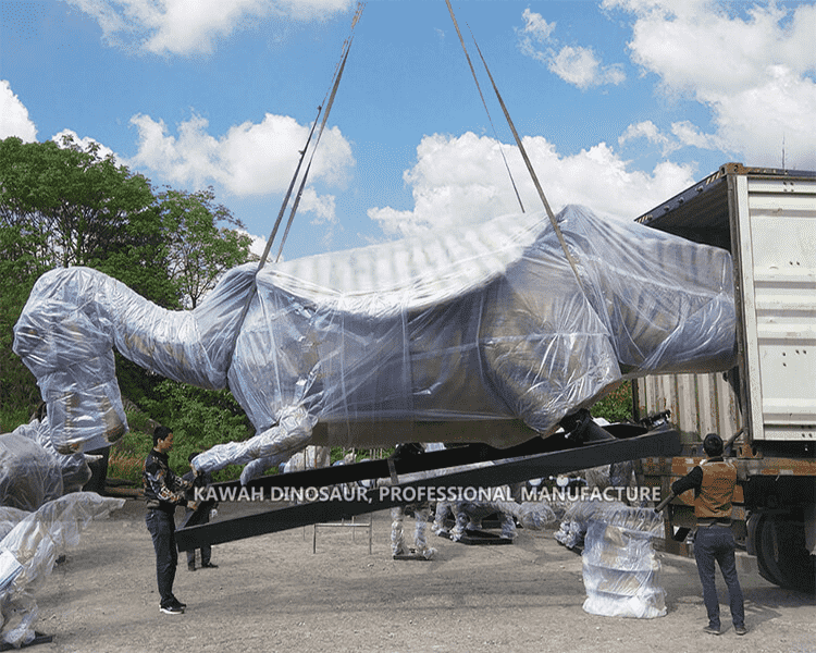 4 15-il metru Animatronic Spinosaurus Dinosaurs jgħabbi fil-kontenitur.