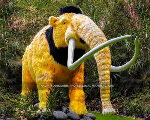 Mammoths in Ecuadorian Park Animatronic Animals (1)