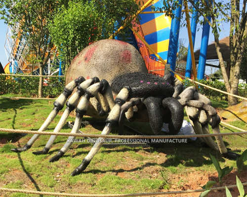 Outdoor woolly spider model (2)