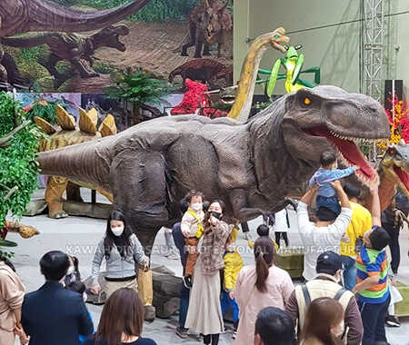 Dinosaurio T-Rex andando República De Corea (2)