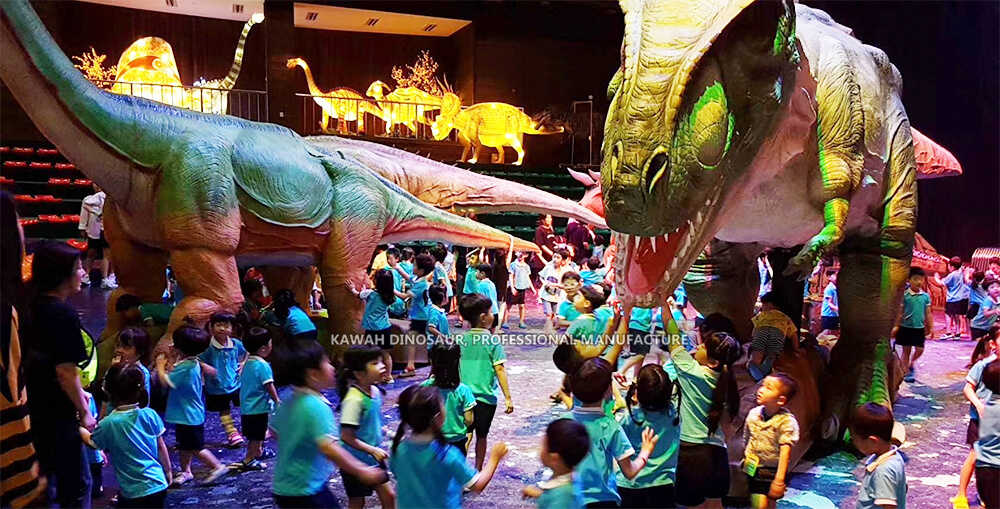 Deti zo škôlky navštevujú výstavu dinosaurov Kawahove produkty úspešnéStage Walking Dinosaur (6)