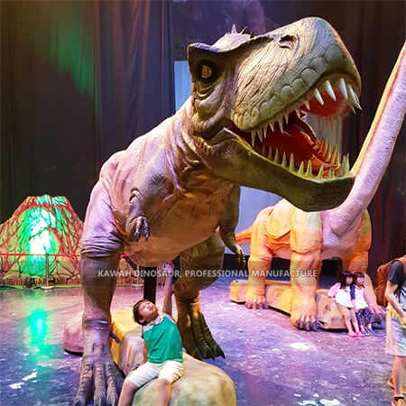 “T-Rex” iň gowy sahna gezelenç dinozawryny halaýaryn (9)