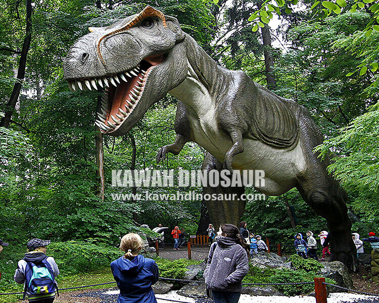 1 Animatronic Dinosaurs Bringing the Past to Life.