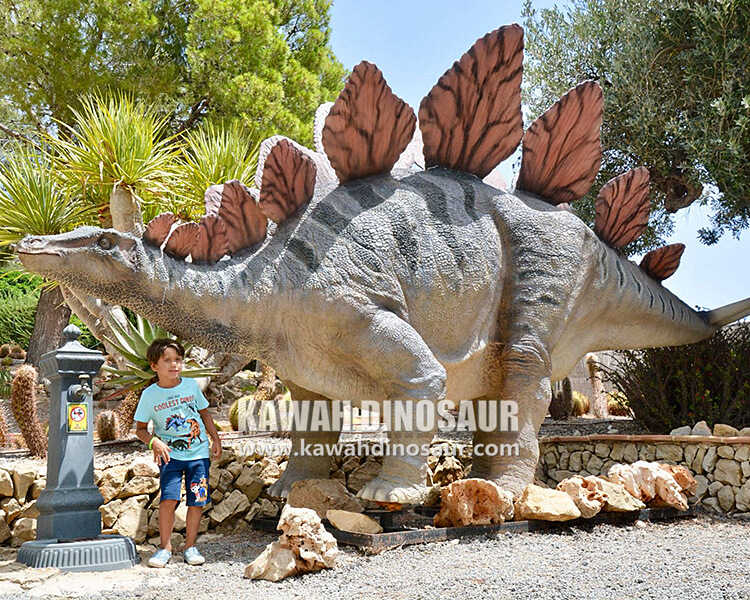 1 Inona no asan'ny "sabatra" ao ambadiky ny Stegosaurus