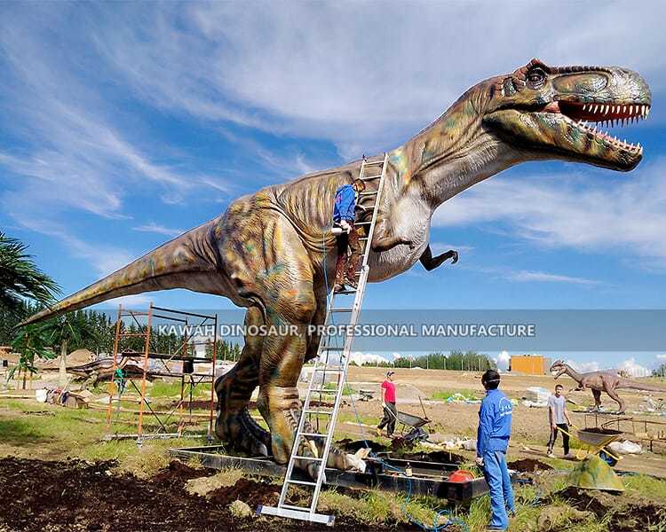 Installazzjoni ta’ 15-il metru T-Rex fir-Russja (1)