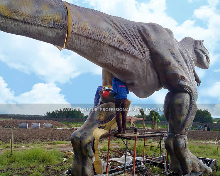 Installazzjoni ta’ 15-il metru T-Rex fir-Russja (2)