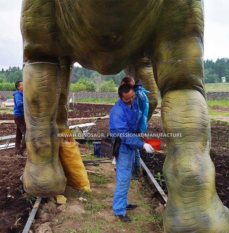 18 Meters Sauroposeidon installation in dino park (2)