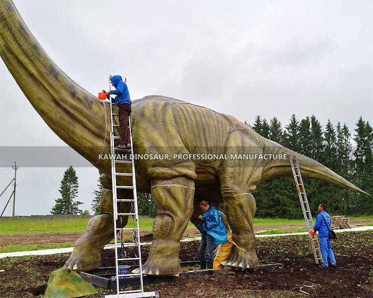 Instalare Sauroposeidon de 18 metri în dino park (4)