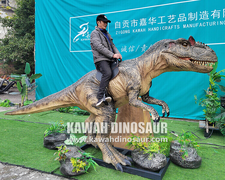 2 A batch of  Animatronic Dinosaur Rides products are sent to Dubai.