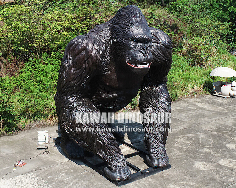 2 Customized giant gorilla model sent to Ecuador park.