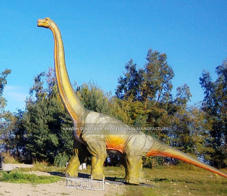 20 Meters Brachiosaurus installation in Chile forest park (2)