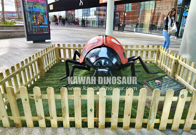3 Kawah realistic Insect models displayed in Almere, Netherlands.