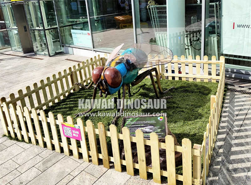 4 Kawah realistic Insect models displayed in Almere, Netherlands.