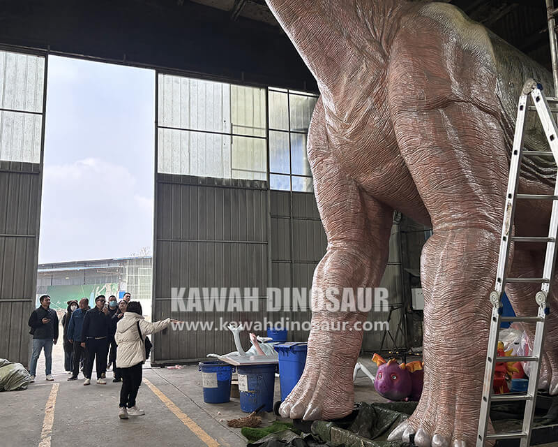4 Thai Clients Visit Kawah Dinosaur Factory for Realistic Dinosaur Park Project