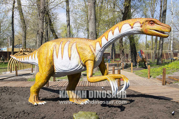 4 Animatronic Dinosaurs ගේ සම කුමන ද්‍රව්‍යද?