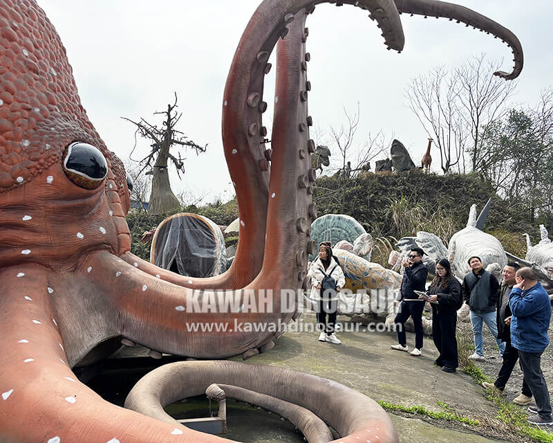 5 Thai Clients Visit Kawah Dinosaur Factory for Realistic Dinosaur Park Project