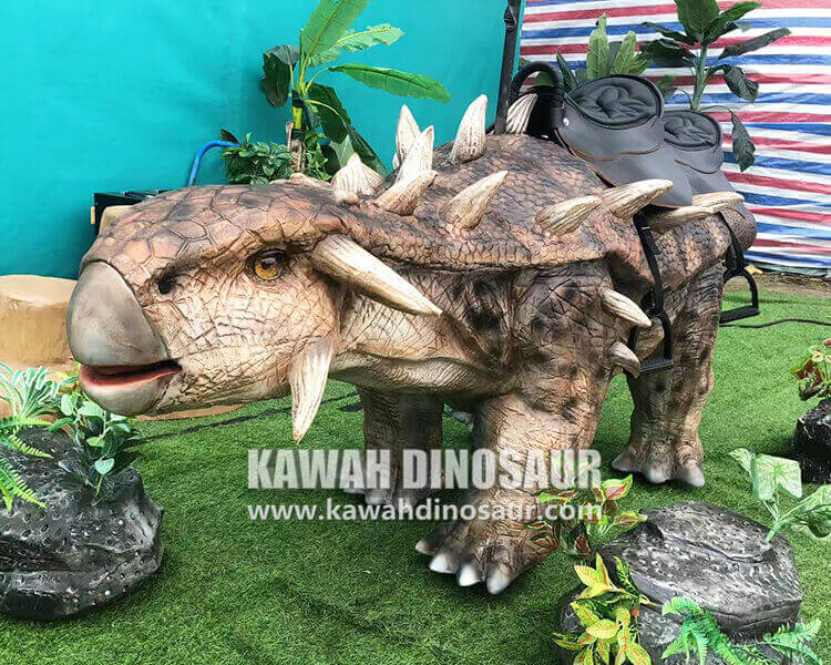 6 Un lotto di prodotti Animatronic Dinosaur Rides viene inviato a Dubai.