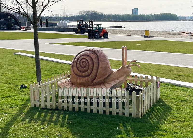 7 Kawah realistiska insektsmodeller visas i Almere, Nederländerna