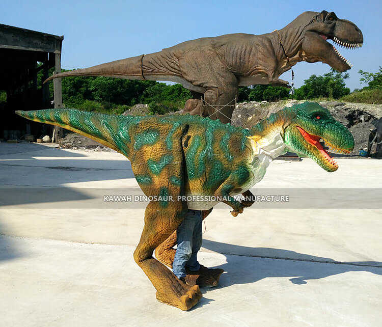 Produksi kostum dinosaurus animatronik (5)