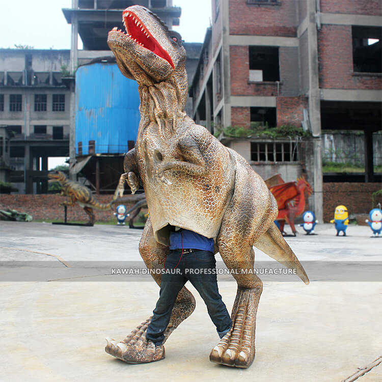 Famokarana akanjo amin'ny dinosaur animatronic (8)