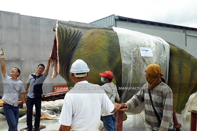 Brachiosaurus installation in Malaysia (3)