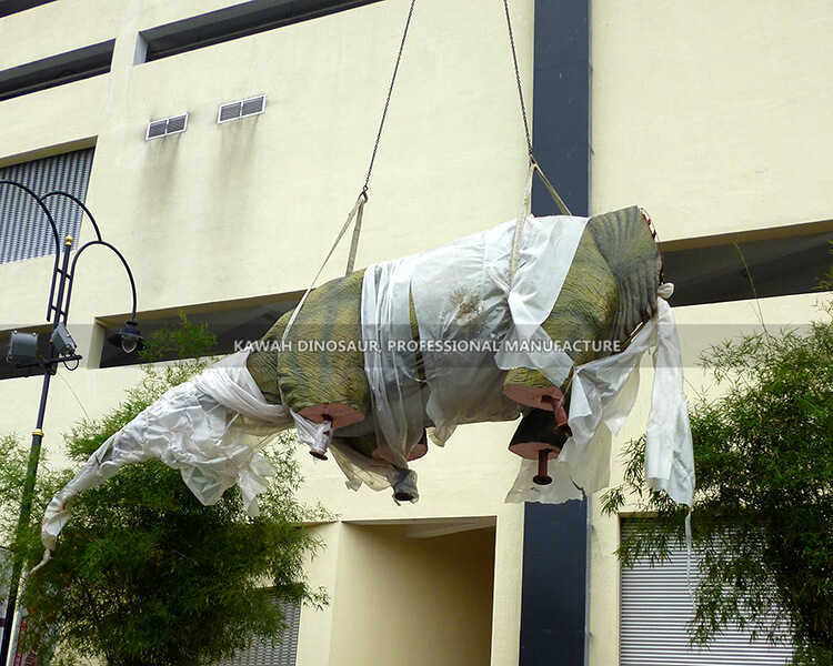 Brachiosaurus installation in Malaysia (4)