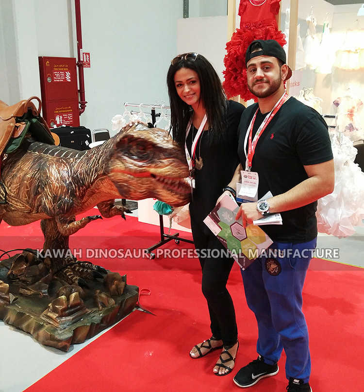 Săptămâna comerțului cu China T-rex Ride