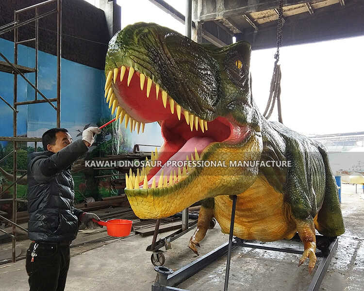 Pittura għal mudell T-rex ta' 10 metri