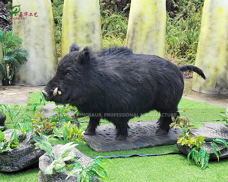 リアルな全長1.5メートルのイノシシアニマトロニクスモデル（工場特注
