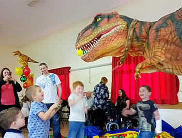 Children love playing with dinosaurs (5)